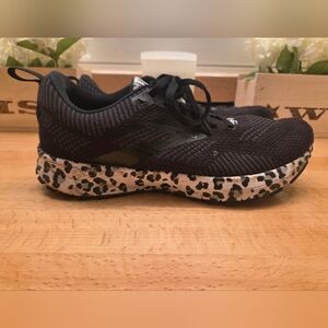 Brooks Revel 5 Snow Leopard Print Running Shoes Black White Women's Size 8